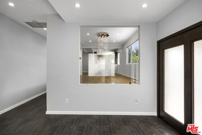 Building Photo - 3084 St George St