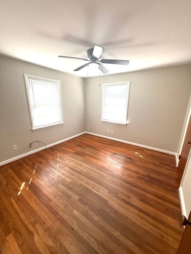 Building Photo - ** 3 Bed 1 Bath located in Morningview ** Call 334-366-9198 to schedule a self showing