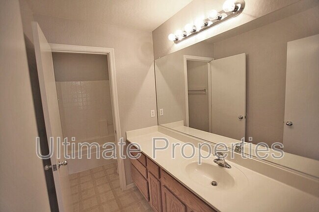 Building Photo - 25873 W Hilton Ave