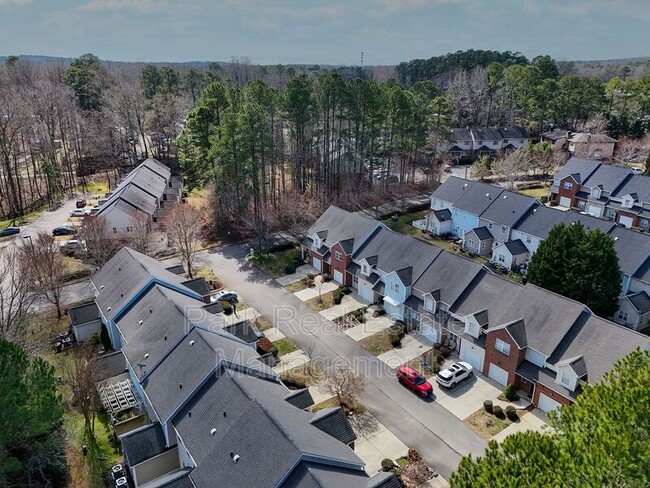 Building Photo - 285 Plaza Dr