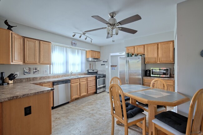 Building Photo - 4228 Riverside Dr
