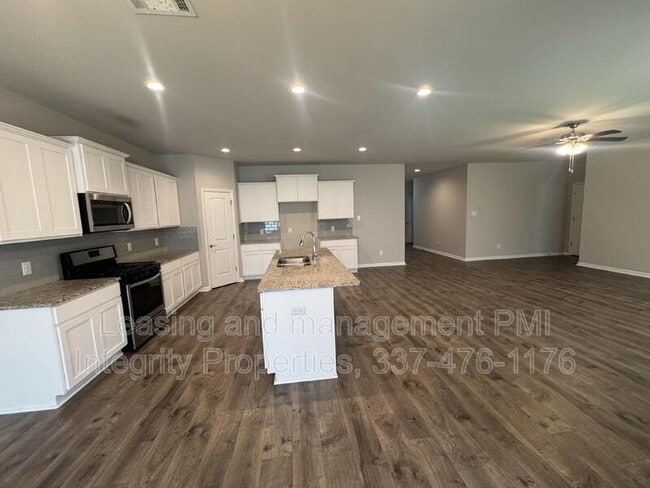 Building Photo - 204 Verger Dr