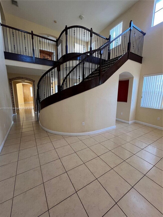 Building Photo - 9140 SW 153rd Ave