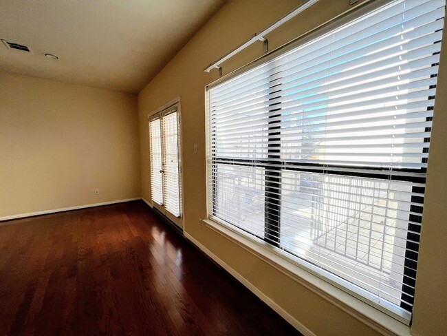 Building Photo - Ready and clean 3 bedrooms in Rice Militar...