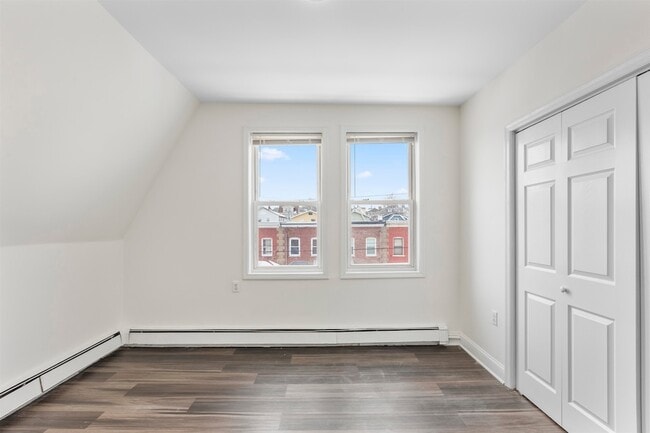 Building Photo - 676 Chestnut St