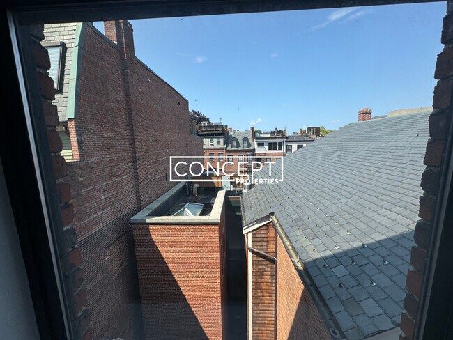 Building Photo - 44 Joy St