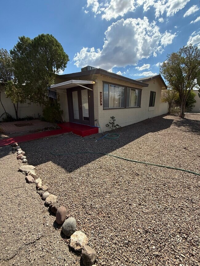 Primary Photo - 2134 E Copper St