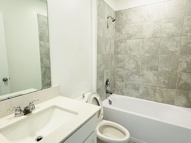 Building Photo - 972 Harold Pass