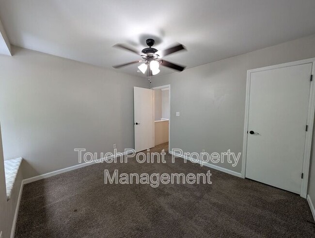 Building Photo - 9111 Sharonbrook Dr