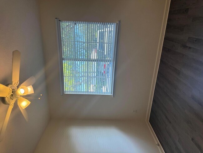 Building Photo - 9901 Baywinds Blvd