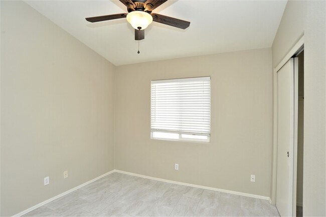 Building Photo - All tile 4 bedroom home in Oro Valley!