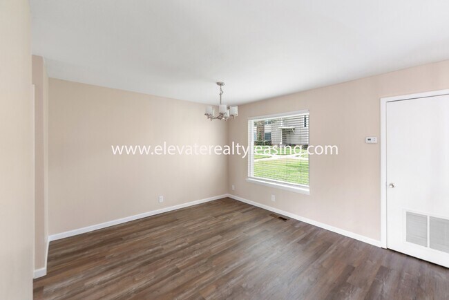 Building Photo - 7371 S Yale Ave