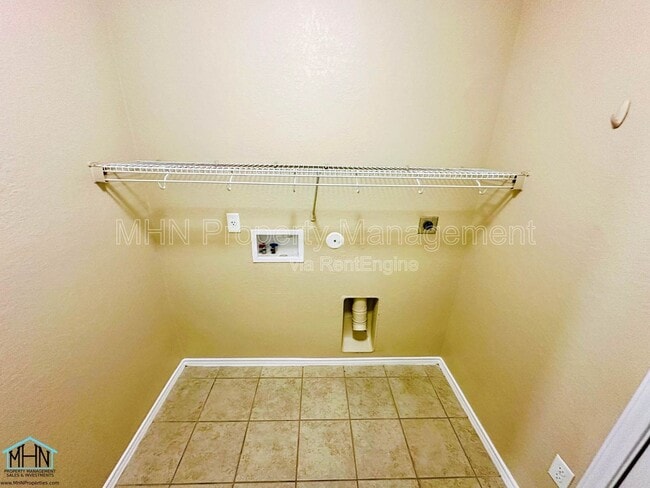 Building Photo - 10930 Rustic Spoke