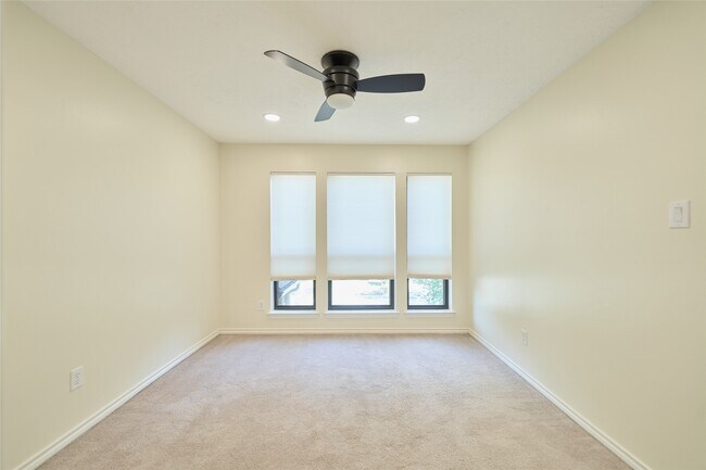 Building Photo - 6 Glen Canyon Pl