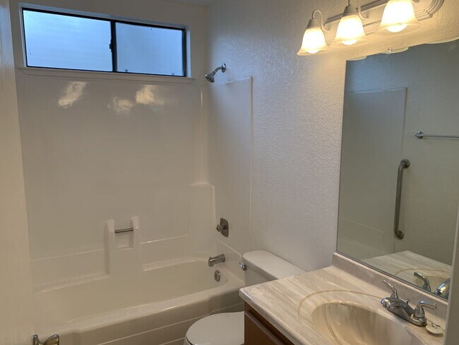 Building Photo - Recently remodeled home a short walk from Cameron Park Lake for rent!