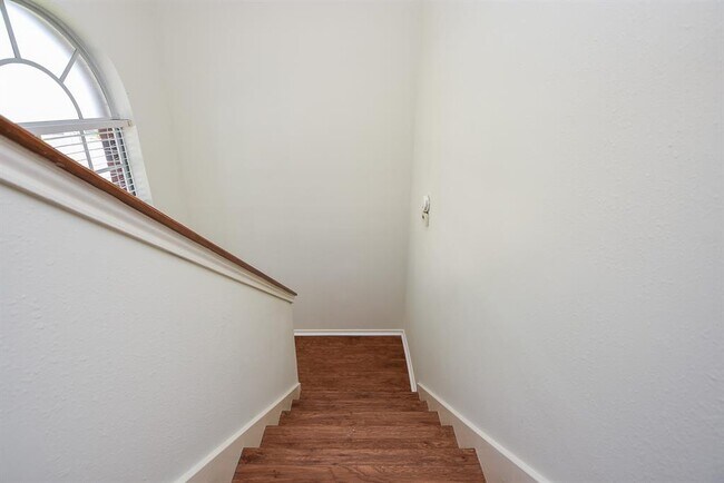 Building Photo - 4026 Almond Lake Dr