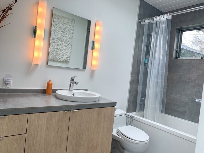 Building Photo - Custom Designed Modern 3 Bedroom Eicher in Palo Alto!