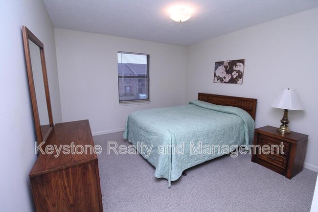Building Photo - 102 Laurel Cove Dr
