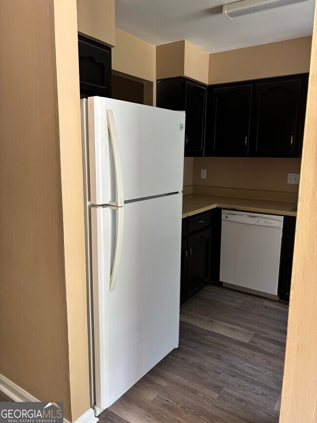 Building Photo - 207 Admiral's Walk Dr