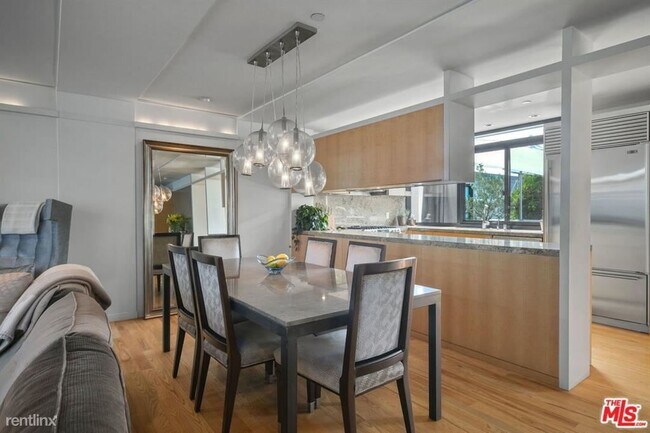 Building Photo - 2726 Montana Ave