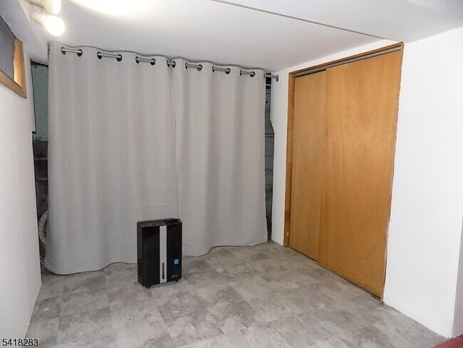 Building Photo - 18 Mandeville Ave