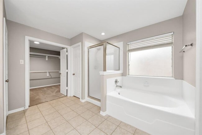 Building Photo - 8522 Sports Haven Dr