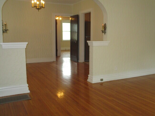 Building Photo - 1081 Terrace Dr