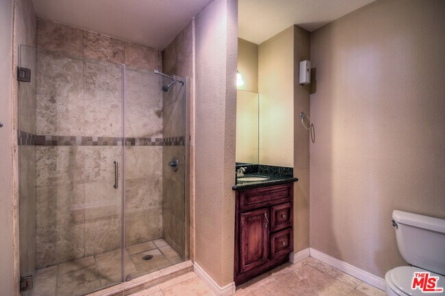 Building Photo - 5415 Fallbrook Ave