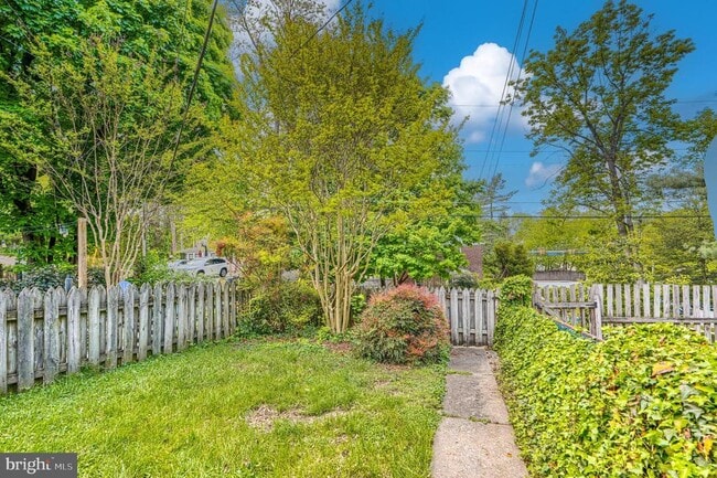 Building Photo - 372 Old Trail