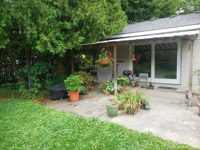 Building Photo - 3253 Lockridge Dr