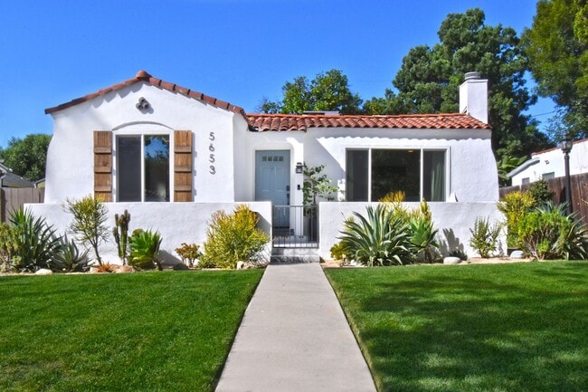 Building Photo - Stunning Spanish Home