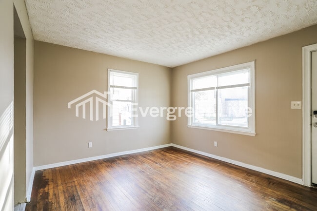 Building Photo - 2330 Lexington Ave