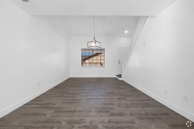 3BD, 2BA -1050SF - Living Room - Shadow Glen Townhouse Apartments