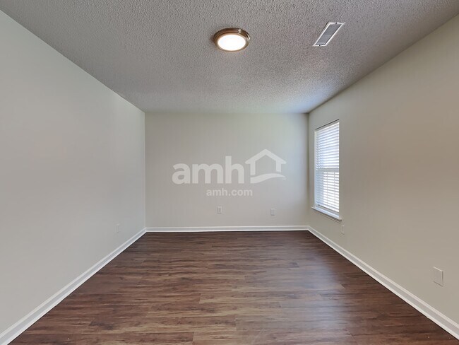 Building Photo - 8 Smokehouse Dr