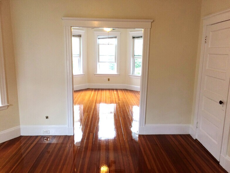 Dining room to Livingroom - 38 Saint Margaret St