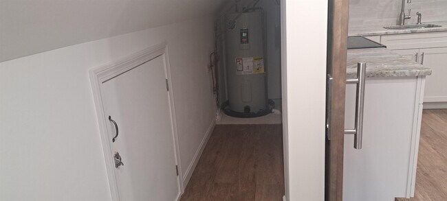 Building Photo - 338 Haverhill Rd