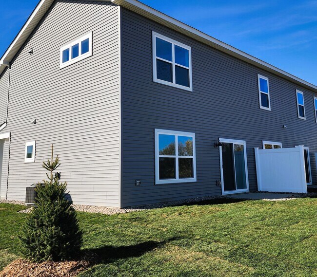 Building Photo - 13616 Busch Ln