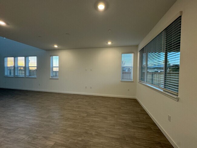 Building Photo - 243 Dock Cir