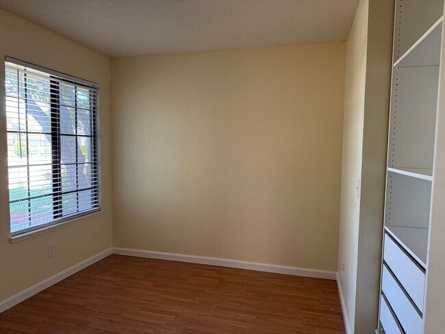 Building Photo - 2940 Candido Dr