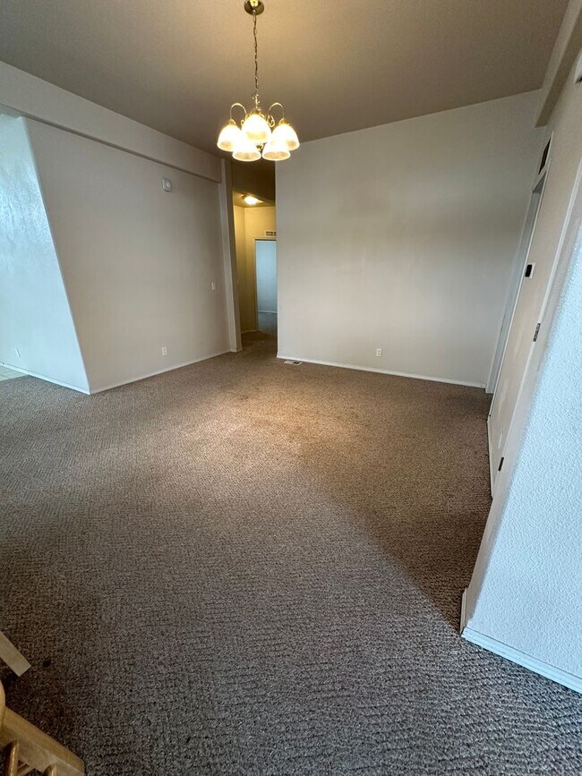 Building Photo - RARE FIND!! Country living with big shop o...