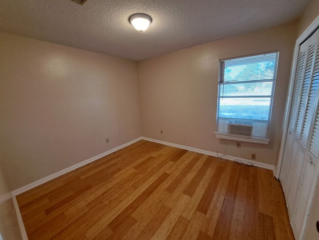 Building Photo - Remodeled 3BR/2BA home in great central lo...