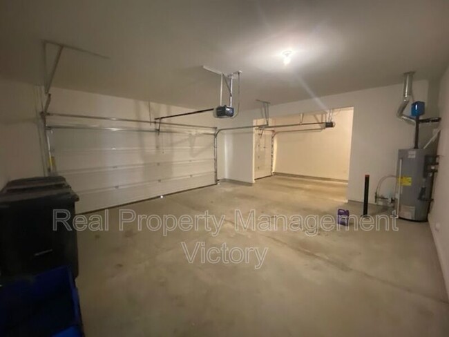 Building Photo - 2052 Park Springs Ln