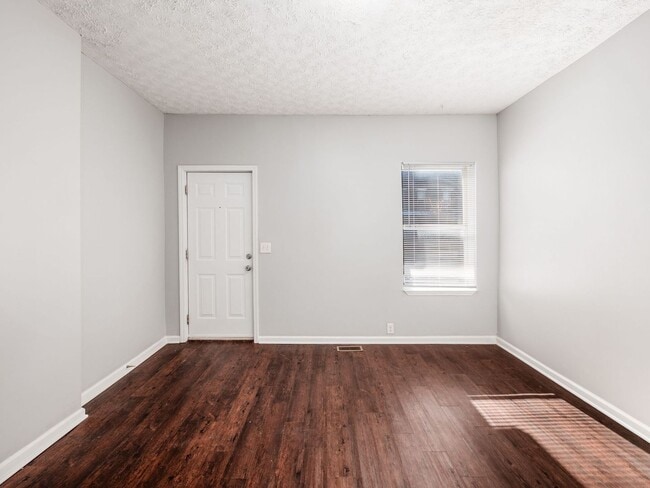 Building Photo - 421 E Mithoff St