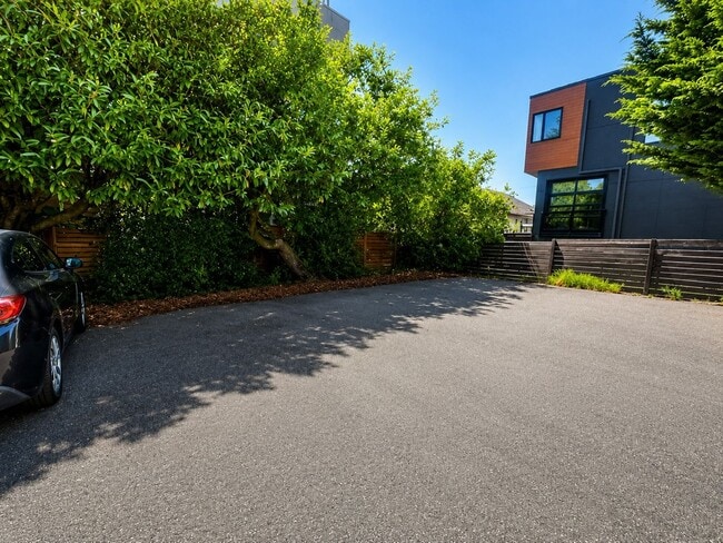 Building Photo - 2bd/1ba Seattle Condo