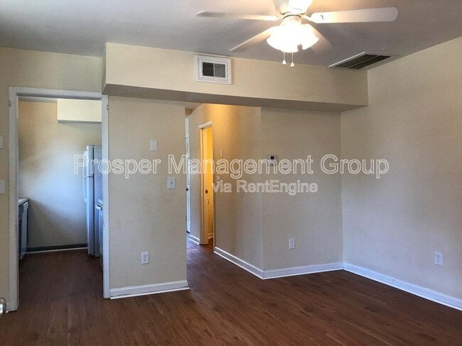 Building Photo - 120 Drake St