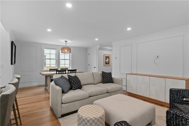 Building Photo - 34 E Bowery St