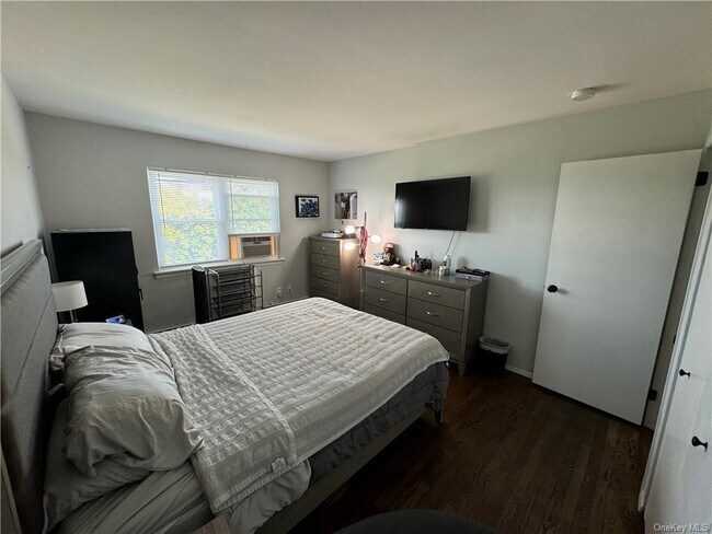 Building Photo - 12 Alpine Dr