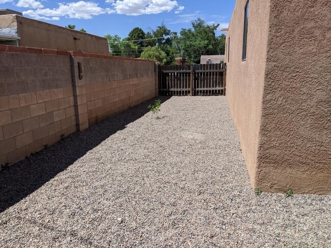 Building Photo - 8902 Aztec Rd NE