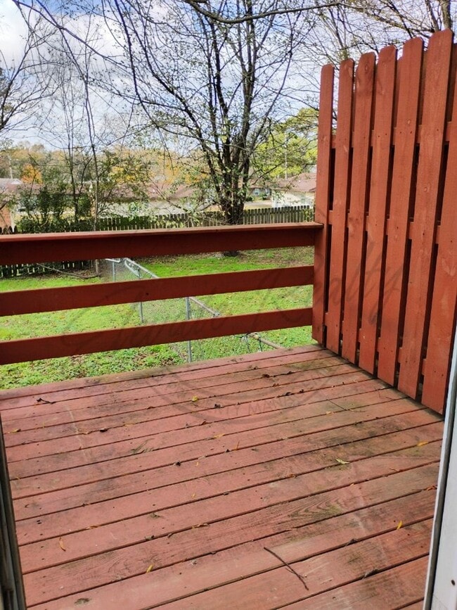 Building Photo - Three Bedroom, Two Level Duplex for Rent!