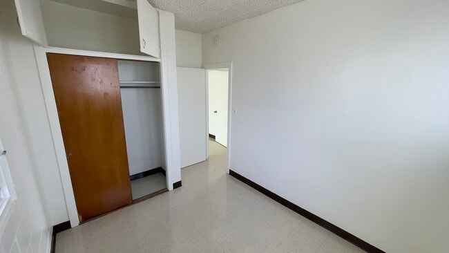 Building Photo - 516 Kamoku St
